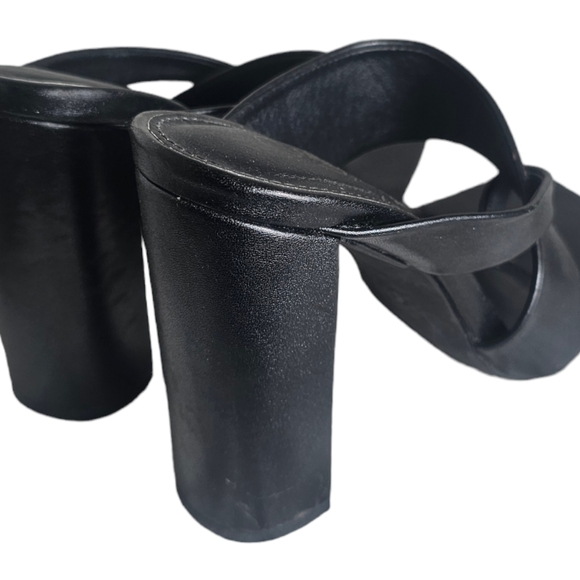 Olivia Ferragamo Black Leather Ankle Straps 4" Platform Heels Size 6 - Picture 5 of 9